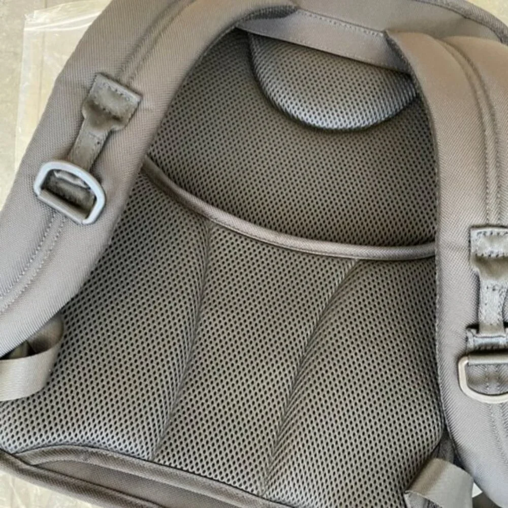 ✨NWT✨ TUMI Halsey ‧ Black/Gold ✨